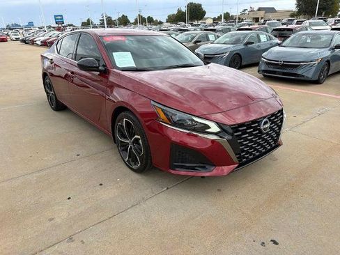 Certified 2025 Nissan Altima 2.5 SR w/ SR Premium Package FWD image 9