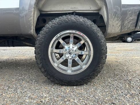 Used 2011 GMC Sierra 2500 SLE w/ SLE Preferred Package AWD/4WD image 10