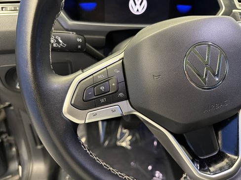 Used 2023 Volkswagen Tiguan SE w/ Panoramic Sunroof Package FWD image 16