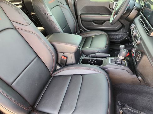 Used 2024 Jeep Wrangler Unlimited Rubicon image 15