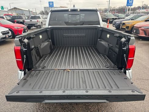 Used 2025 Toyota Tacoma TRD Off-Road image 7