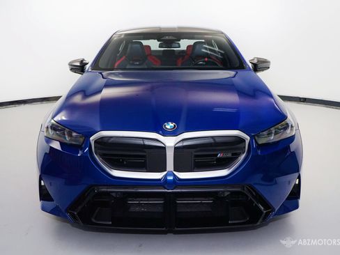 Used 2025 BMW M5 w/ Carbon Package AWD/4WD image 3