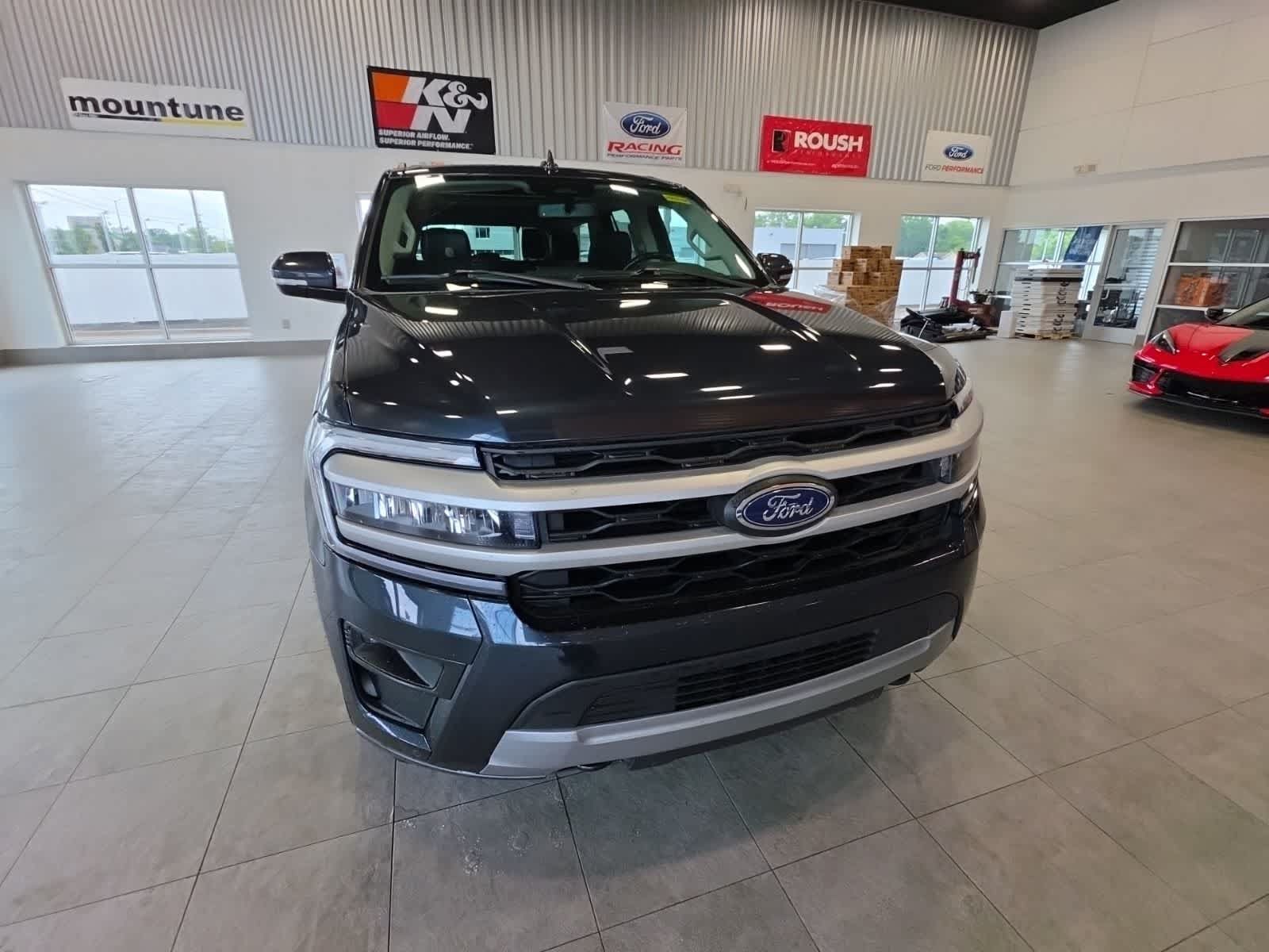 Used 2022 Ford Expedition XLT AWD/4WD image 4