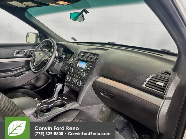 Used 2017 Ford Explorer XLT AWD/4WD image 29