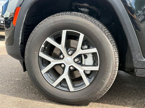 Used 2024 Jeep Grand Cherokee Limited RWD image 11