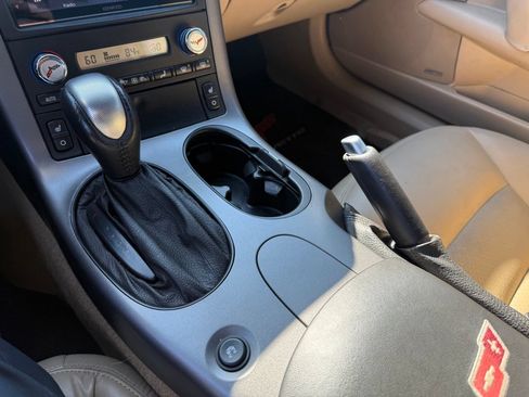 Used 2006 Chevrolet Corvette Coupe w/ Preferred Equipment Group RWD image 19