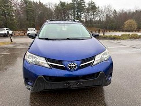 Used 2015 Toyota RAV4 LE AWD/4WD image 2