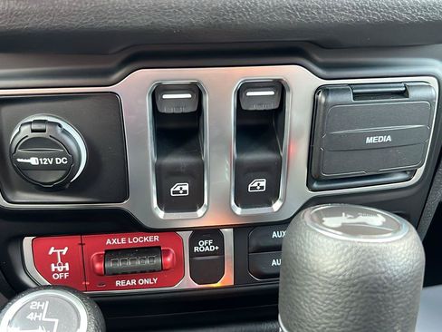 Used 2025 Jeep Wrangler Sport AWD/4WD image 20