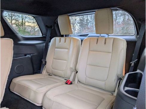 Used 2017 Ford Explorer XLT w/ Equipment Group 202A image 16
