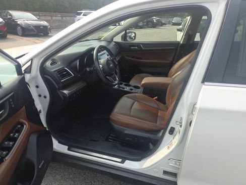 Used 2019 Subaru Outback 2.5i Touring AWD/4WD image 9