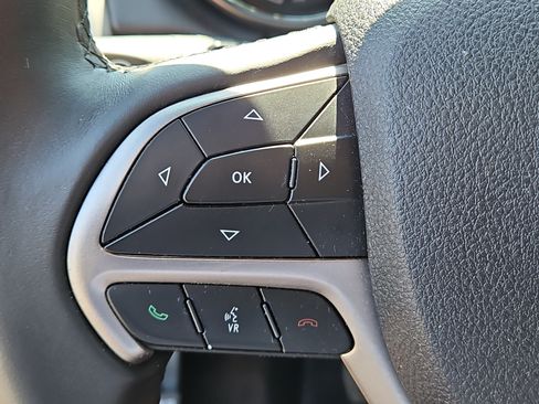 Used 2018 Jeep Grand Cherokee Laredo AWD/4WD image 24