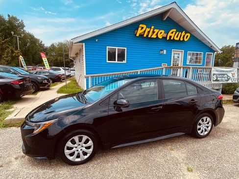 Used 2024 Toyota Corolla LE FWD image 2