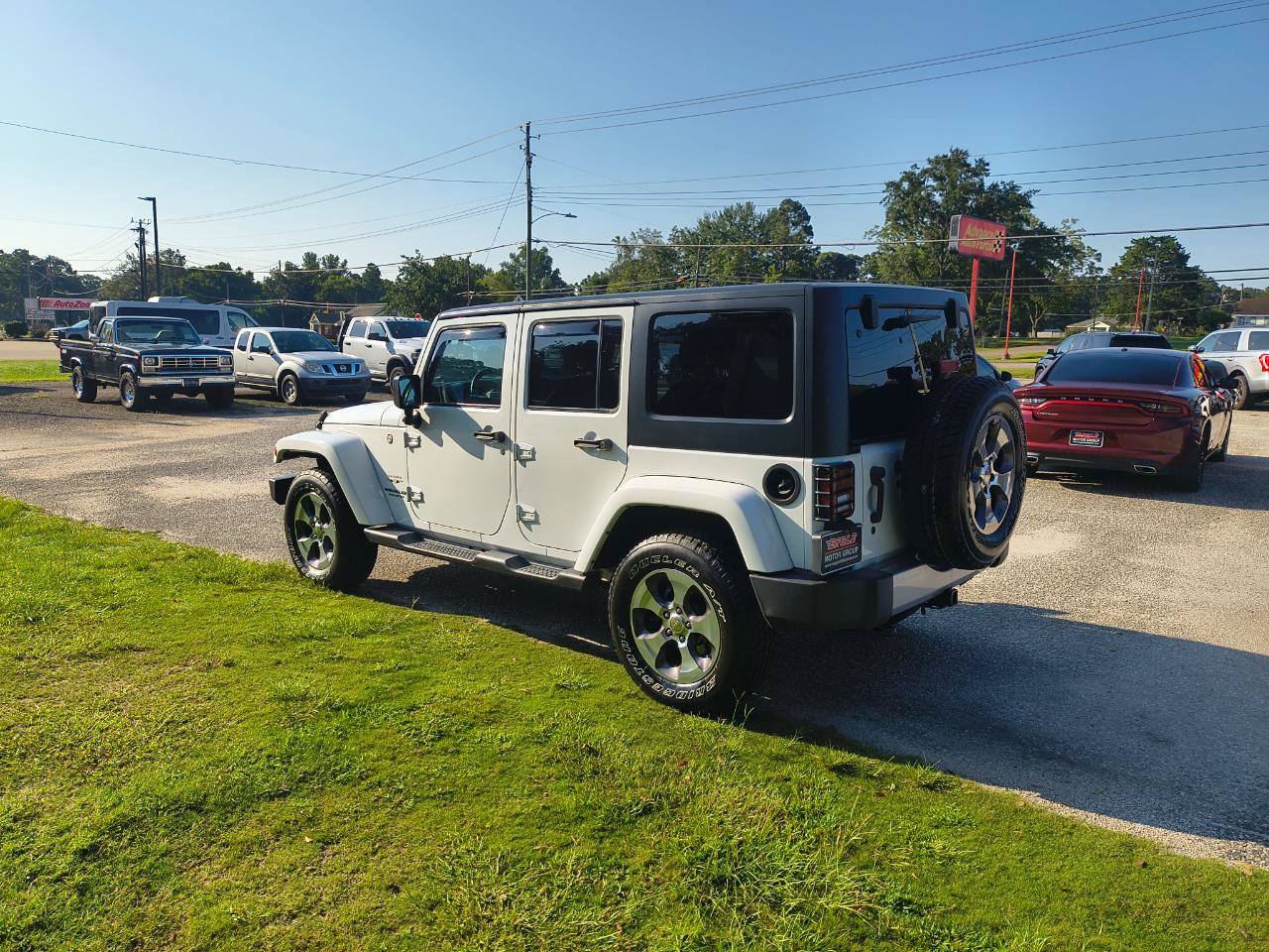 Used 2017 Jeep Wrangler Unlimited Sahara w/ Max Tow Package AWD/4WD image 6