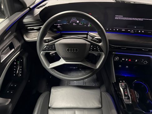 Used 2025 Audi Q5 Premium Plus w/ Premium Plus AWD/4WD image 13