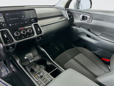 Used 2023 Kia Sorento LX AWD/4WD image 22
