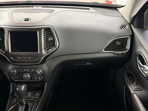 Used 2021 Jeep Cherokee Trailhawk w/ Trailer Tow Group AWD/4WD image 28