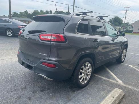 Used 2017 Jeep Cherokee Limited AWD/4WD image 6