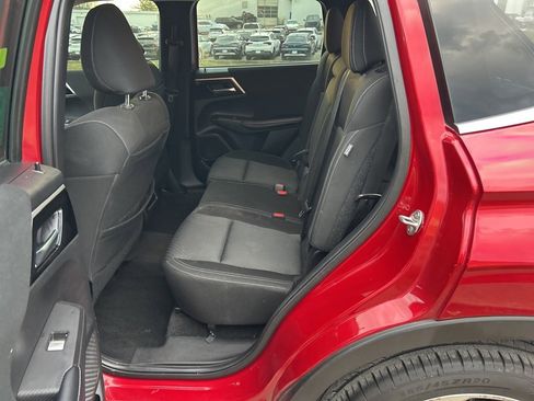 Used 2022 Mitsubishi Outlander ES image 10