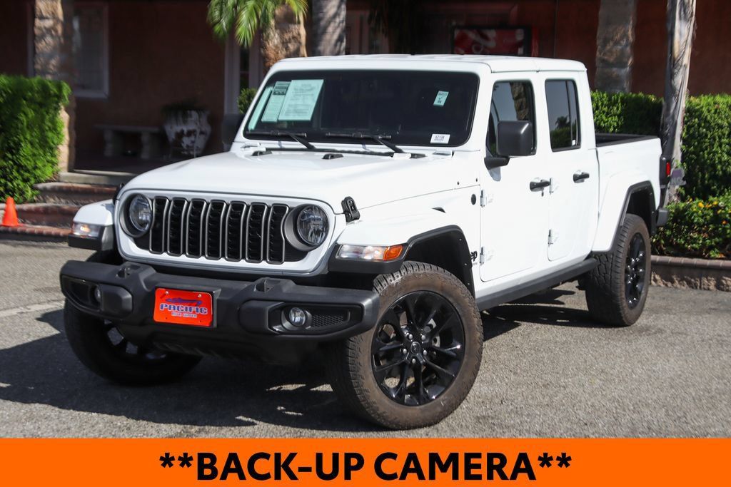 Used 2025 Jeep Gladiator Sport AWD/4WD image 4