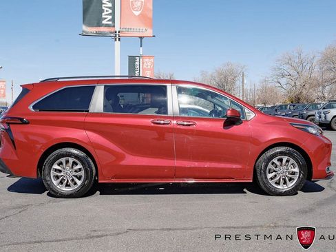 Used 2022 Toyota Sienna XLE image 21