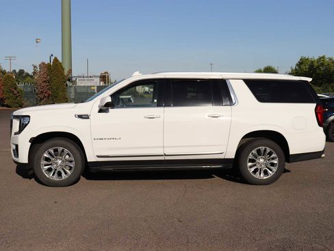 Used 2022 GMC Yukon XL Denali AWD/4WD image 8