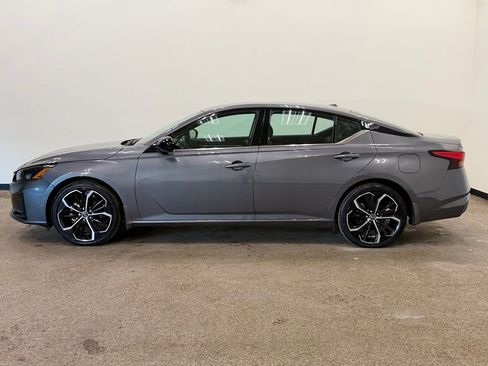 Used 2025 Nissan Altima 2.5 SR image 2