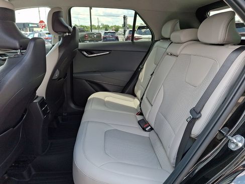 Used 2023 Kia Niro EX FWD image 11
