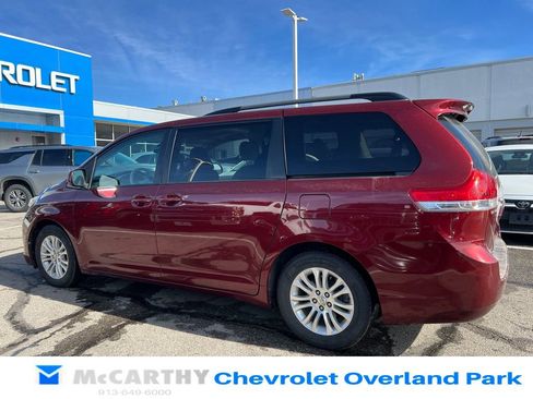 Used 2011 Toyota Sienna XLE image 5