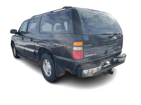 Used 2004 GMC Yukon XL SLT w/ Preferred Equipment Group image 3