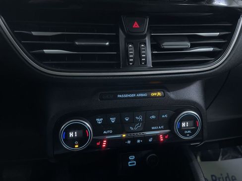 Used 2021 Ford Escape SE w/ SE Sport Appearance Package image 24