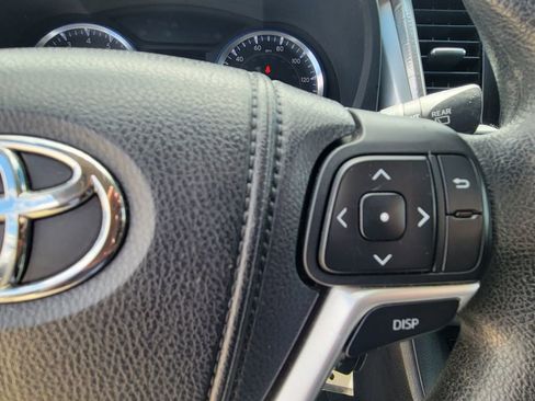 Used 2014 Toyota Highlander LE FWD image 22