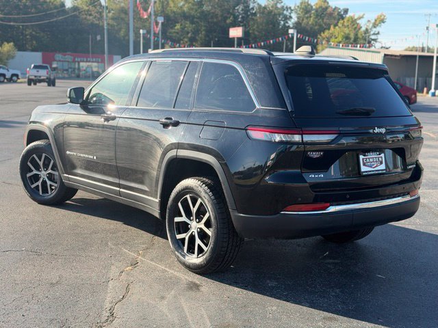 Used 2024 Jeep Grand Cherokee Limited AWD/4WD image 3