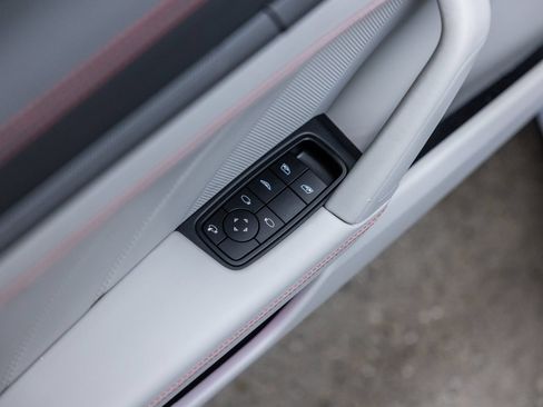 Certified 2026 Porsche 911 Carrera 4S AWD/4WD image 38