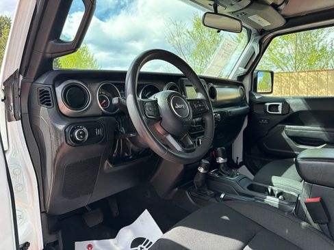 Used 2023 Jeep Gladiator Sport AWD/4WD image 12