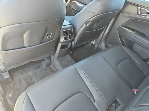 Used 2025 Kia Sportage EX image 18