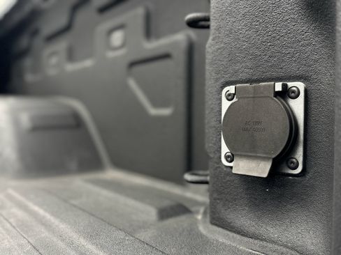 Used 2025 Chevrolet Silverado 2500 LT w/ Convenience Package image 35