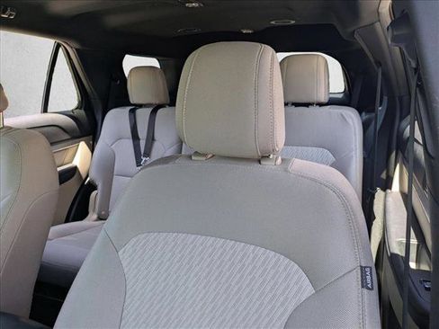 Used 2018 Ford Explorer FWD image 15