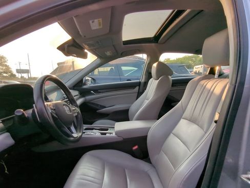 Used 2018 Honda Accord Touring image 6