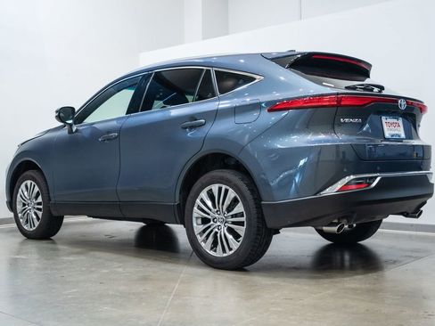 Certified 2023 Toyota Venza XLE image 7