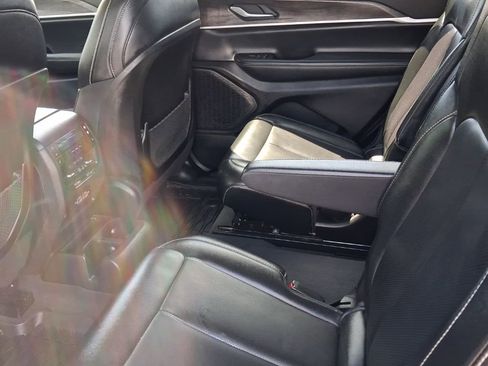 Used 2023 Jeep Grand Cherokee L Limited w/ Luxury Tech Group II AWD/4WD image 18