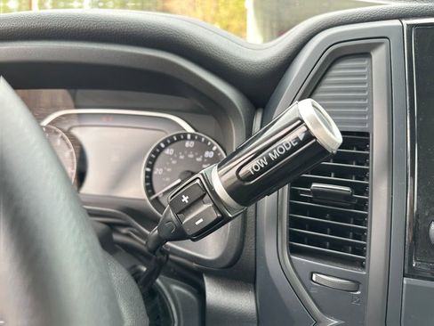 Used 2023 Nissan Titan SV image 28