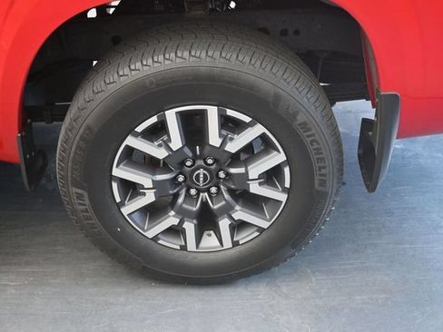 Used 2022 Nissan Frontier SV AWD/4WD image 13