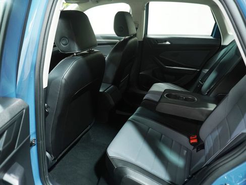 Used 2025 Volkswagen Jetta SE FWD image 10