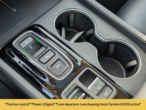 Used 2025 Honda Pilot Touring image 9