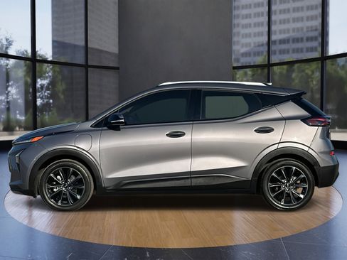 Used 2022 Chevrolet Bolt EUV LT w/ Convenience Package image 6