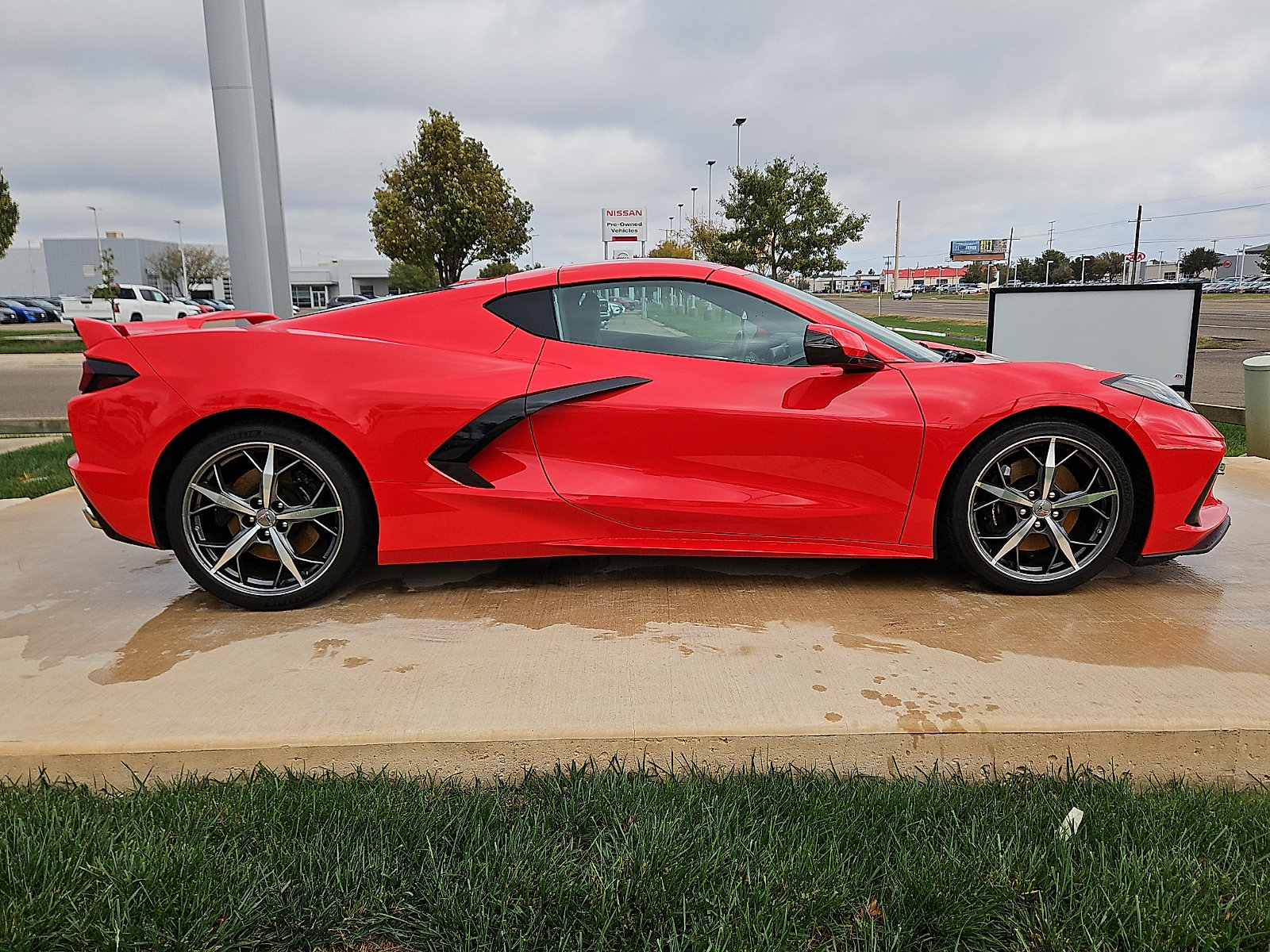 Used 2021 Chevrolet Corvette Stingray Premium Cpe w/ Z51 Performance Package RWD image 5