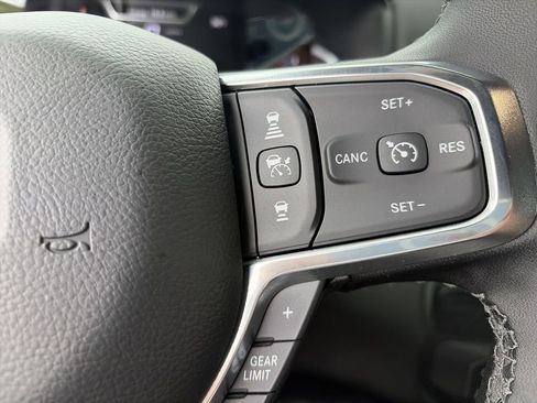Used 2025 RAM 2500 Laramie AWD/4WD image 23