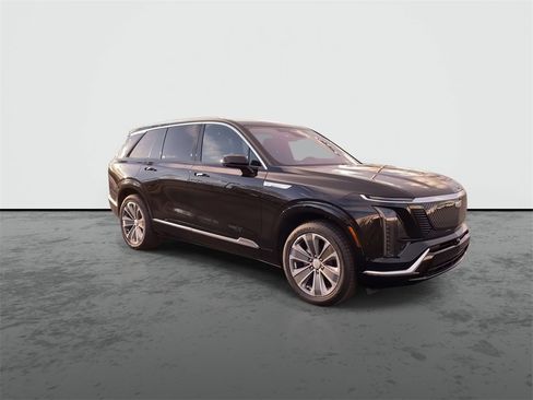 Used 2026 Cadillac Vistiq Luxury image 2