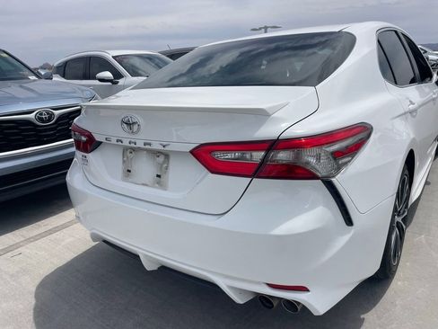 Used 2018 Toyota Camry SE FWD image 4