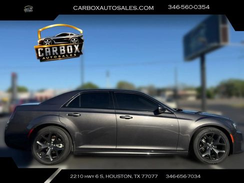 Used 2022 Chrysler 300 Touring L w/ Popular Equipment Group image 6